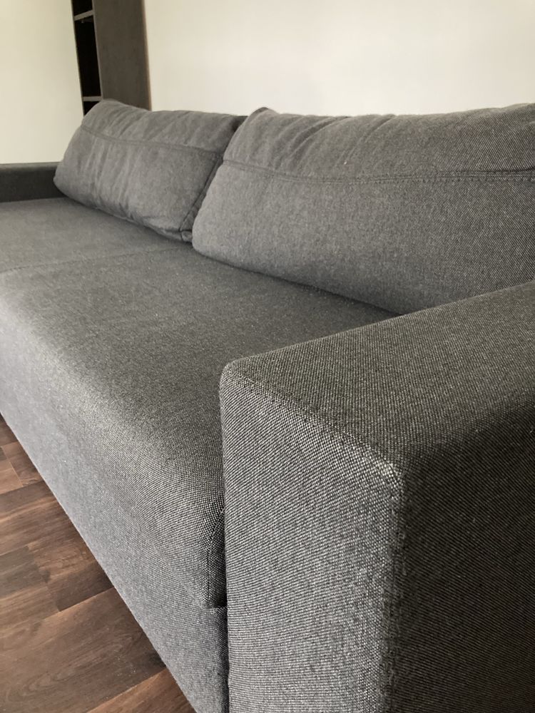 Wygodna kanapa / sofa 3-osobowa z funkcją spania i pojemnikiem + puf