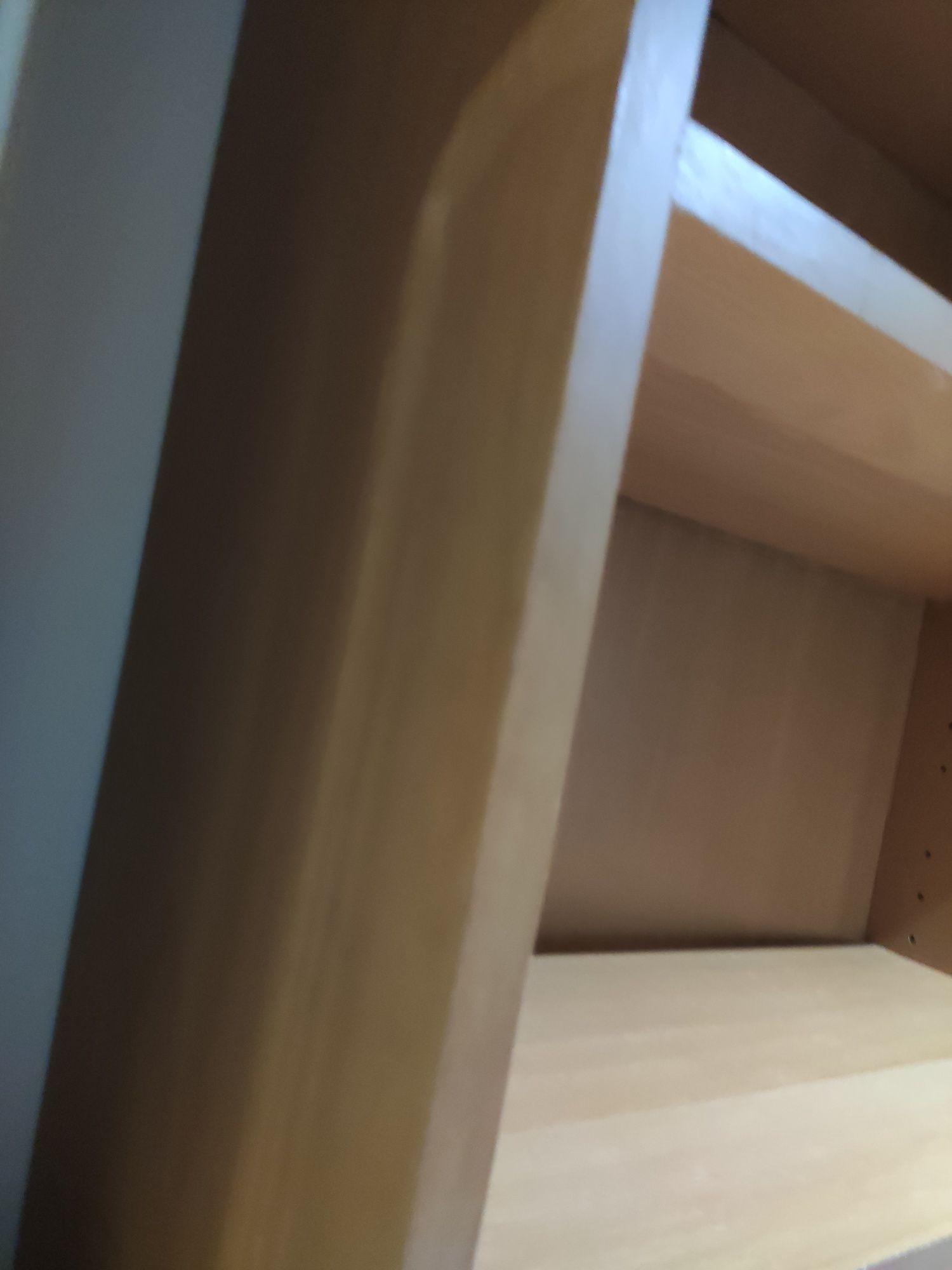 Estante robusta não é IKEA
