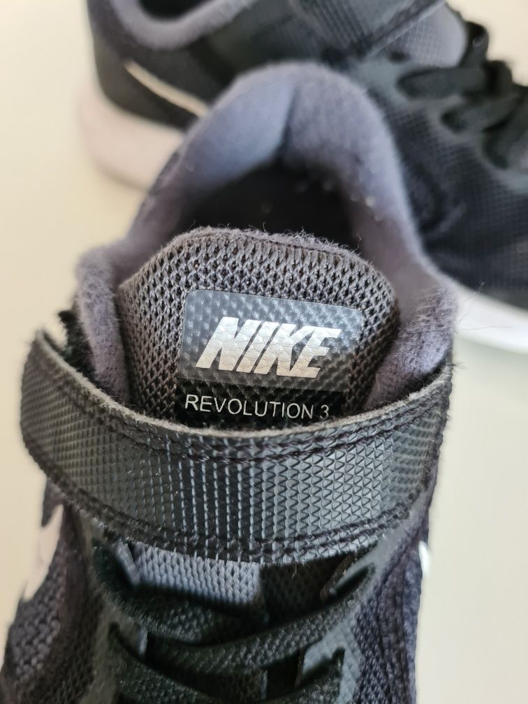 Nike Revolution 3 sportowe 31,5 ultra lekkie w-f