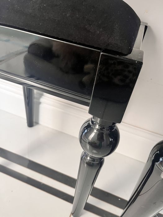 Taboret do konsoli czarny błyszczący lakier i welur ala ludwik