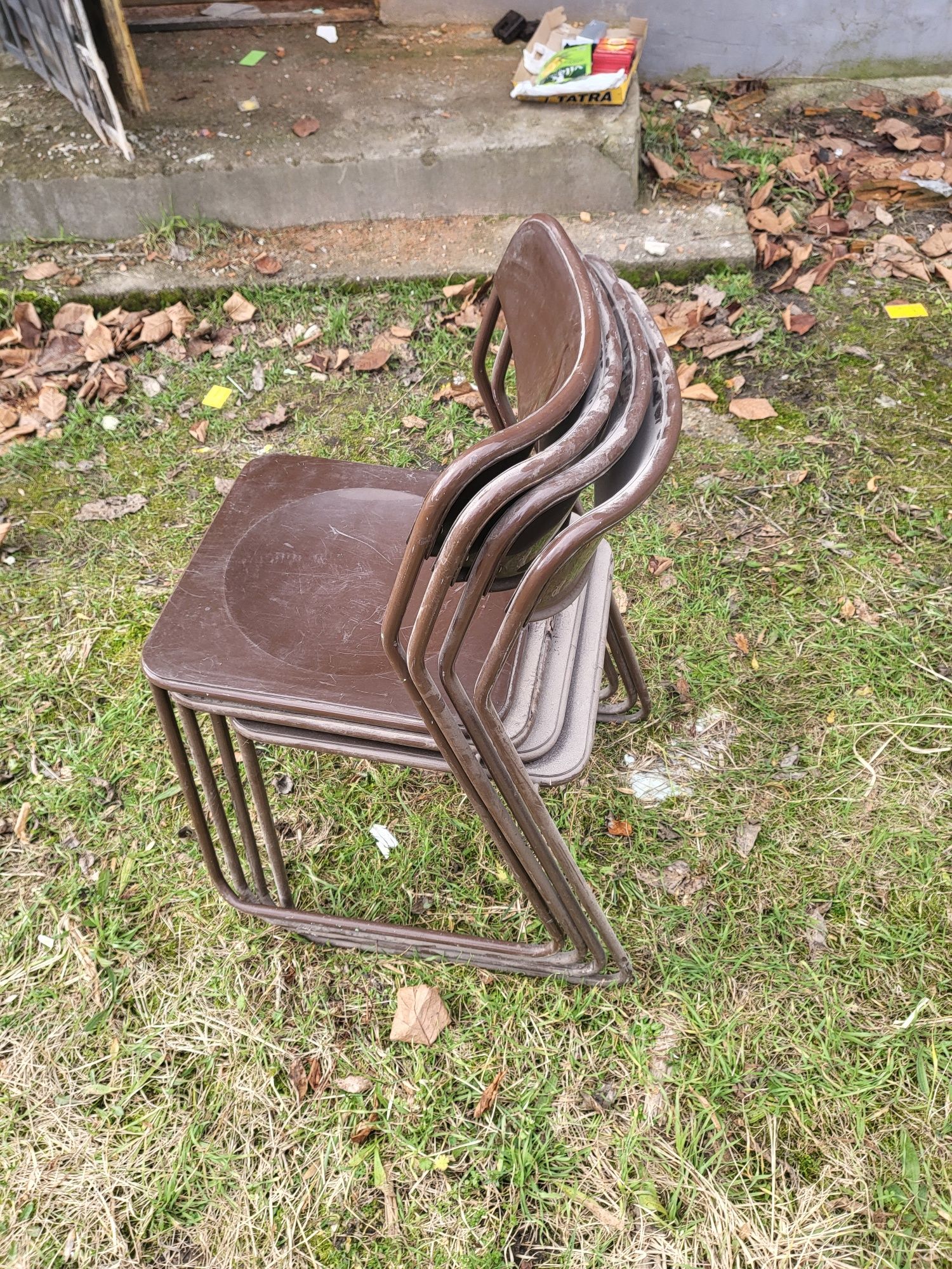 Krzesła metalowe