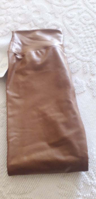 Leggins em ecopele camel