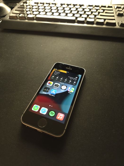 iPhone SE 2016 rok 128gb