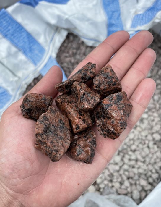 Grys Granitowy VANGA Czerwony Kamień do Ogrodu Szwedzki Granit Żwir