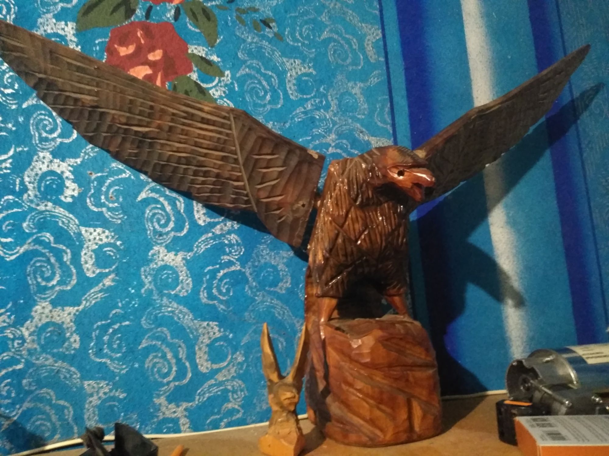 Большой деревянный орел статуя статуэтка винтаж резьба по дереву.