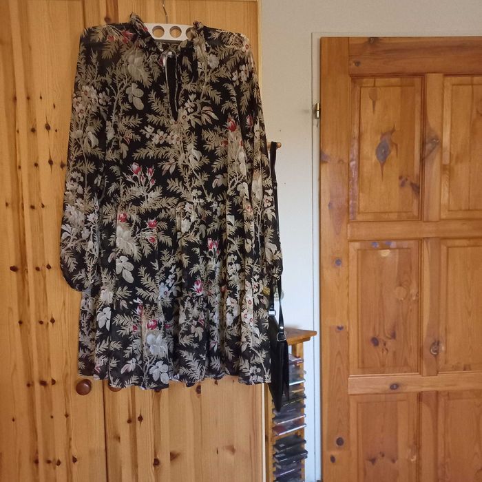 Sukienka z podszewką HM rozmiar M