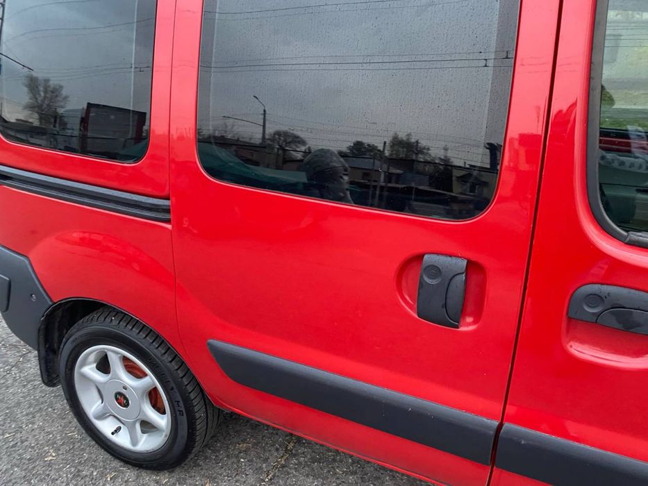 Renault Kangoo ne farbovana