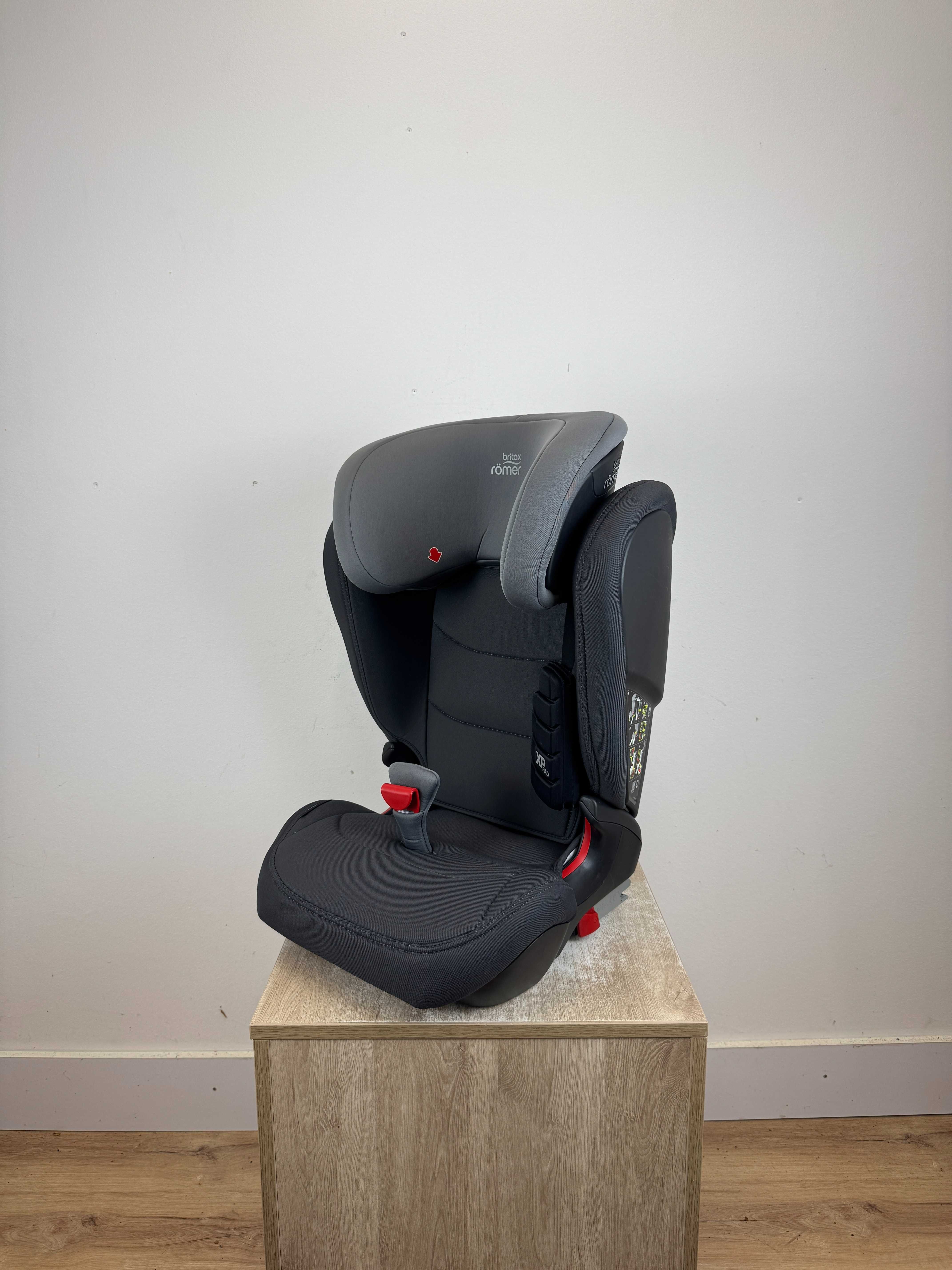 Fotelik samochodowy Britax & Romer Kidfix Z-line BR Cosmos Black 15-36