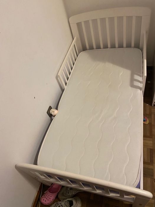 Cama infantil com protectores laterais + colchão