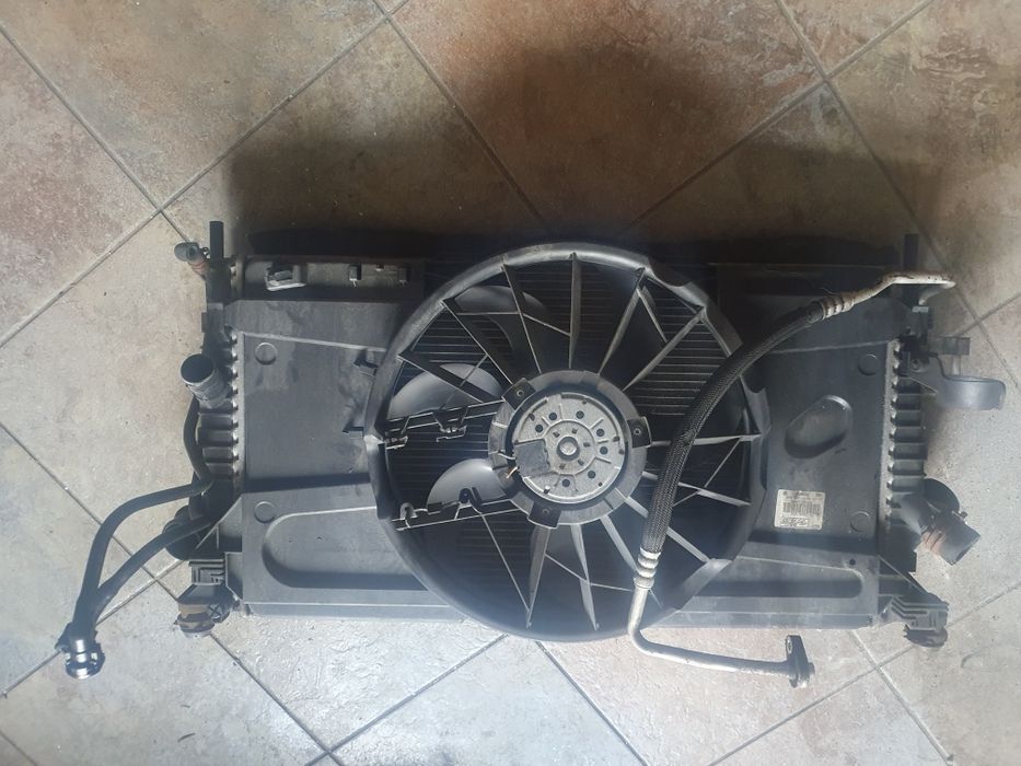 Chłodnica wody klimy  z wentylatorem Ford Cmax  2008r 2.0tdci