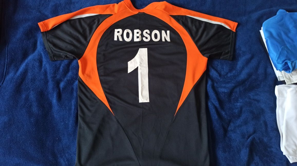 Koszulka piłkarska czarna z nadrukiem Robson ok 190 cm