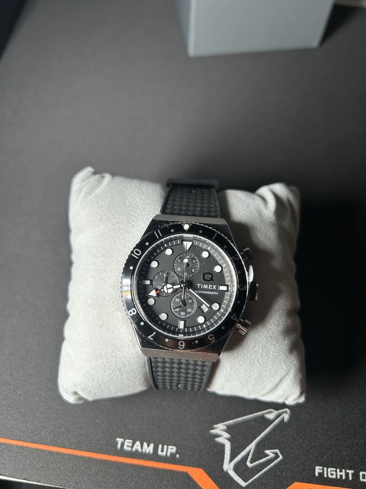 Zegarek Timex Q Three Time Zone Chronograph