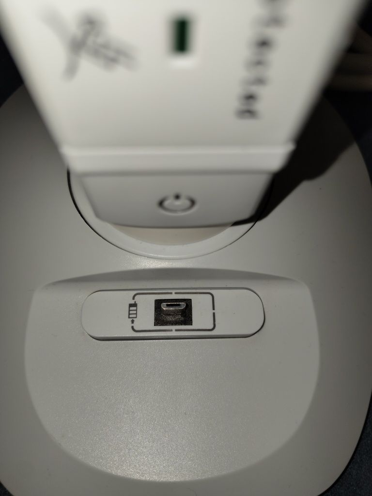 Мережевий фільтр живлення LEGRAND 4xSchuko, 2хUSB, 1хmicroUSB (694614)