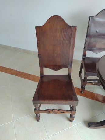 Vendo cadeiras vintage em madeira e couro em bom estado.