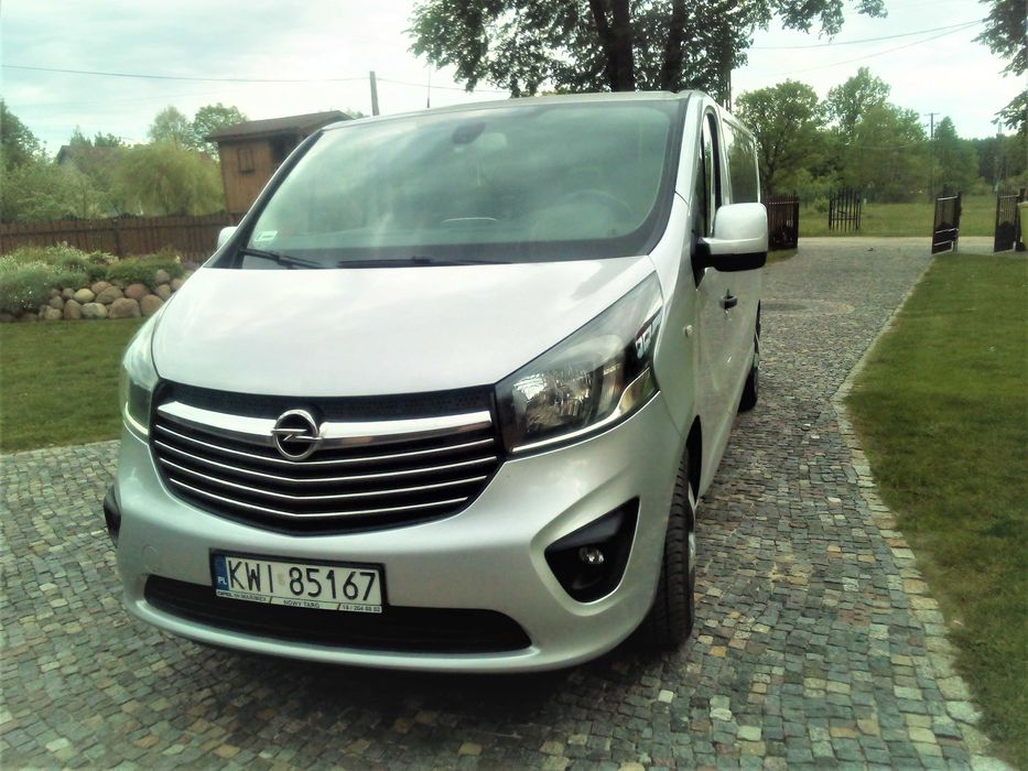Wynajem wypożyczalnia aut osobowe bus 9 osób, luksusowy van 7 i Mondeo