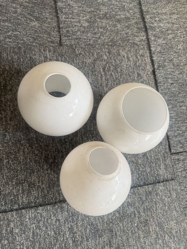 3 klosze szklane biale kulki kule biale banki szklane klosze