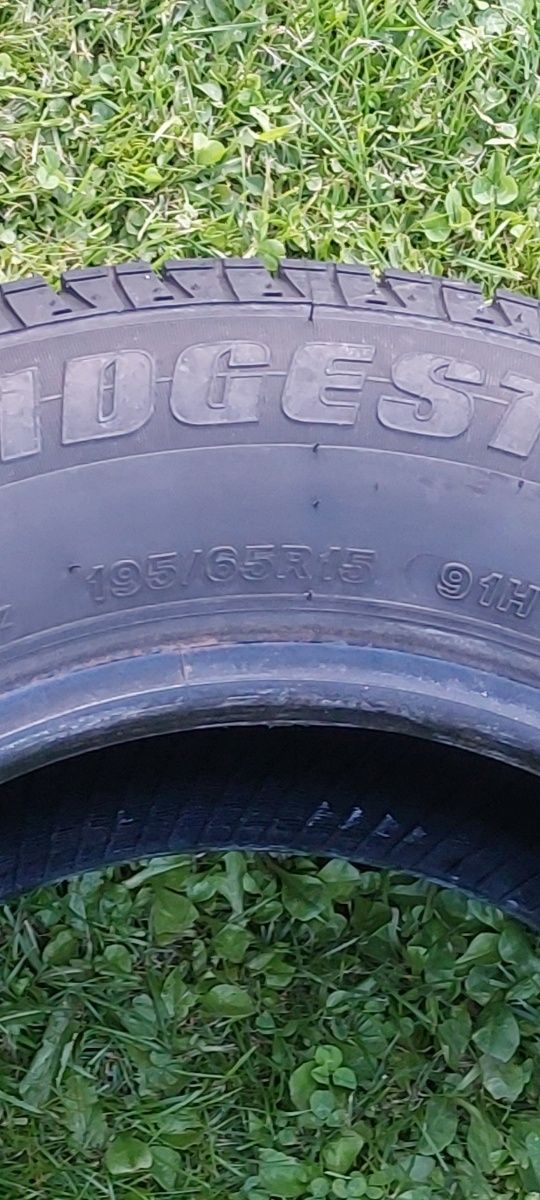 Opona Brigestone B390 195/65 R15.