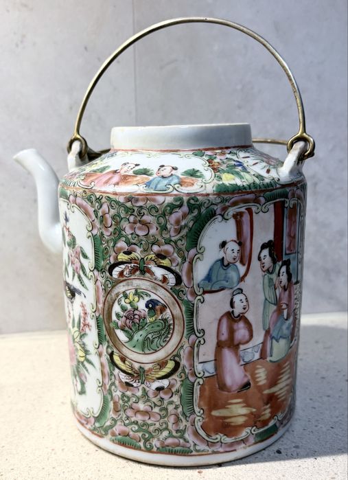 Fantástico antigo bule de chá chinês “Familia Rosa” esmaltado à mão