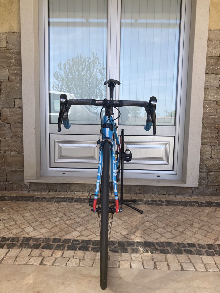 Bicicleta de estrada - Focus Cayo