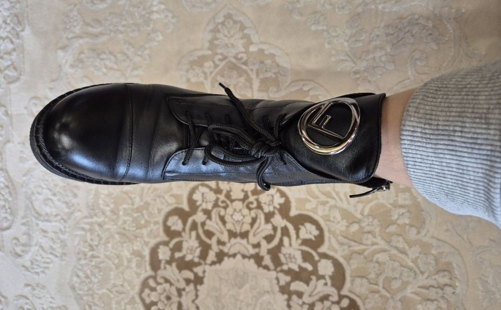 Женские зимний кожаные ботинки сапоги Vitto Rossi (размер 37)