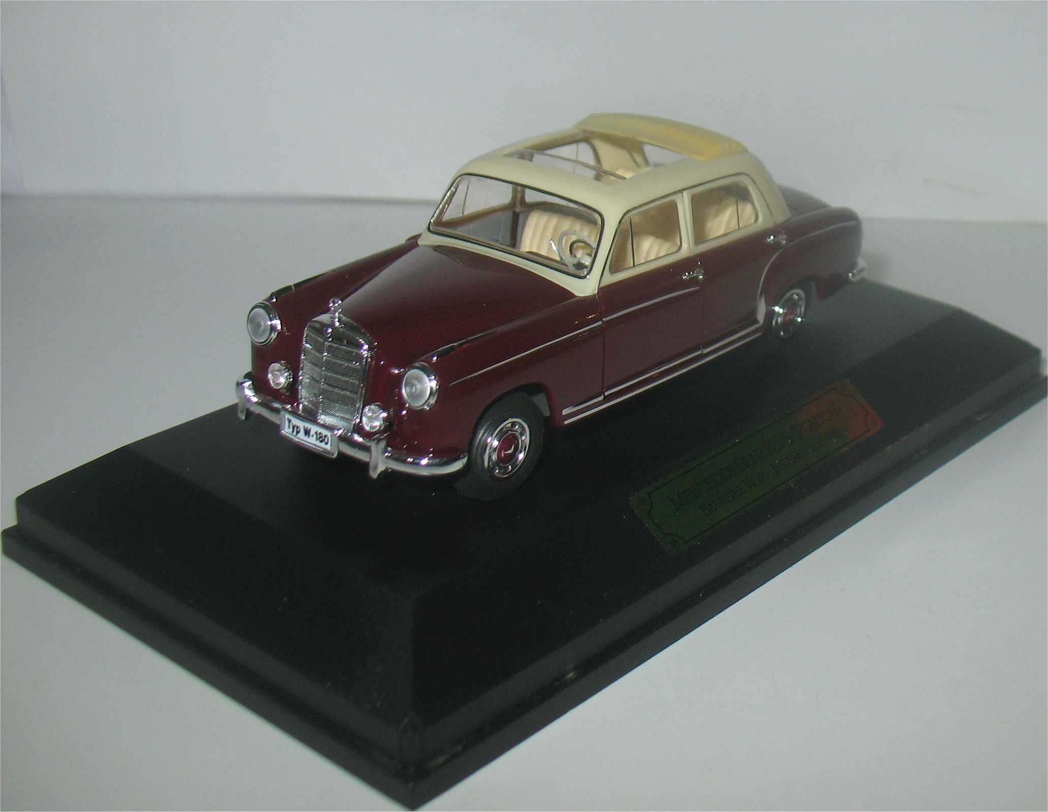 Faller - Mercedes-Benz 220 S (Ponton)