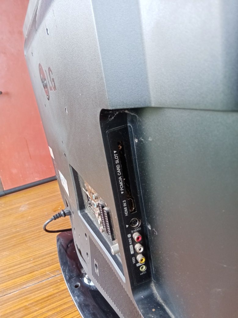Telewizor LG z pilotem