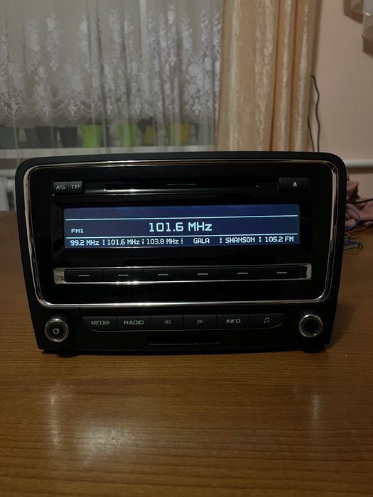 Штатна автомагнітола магнітола SWING з кодом