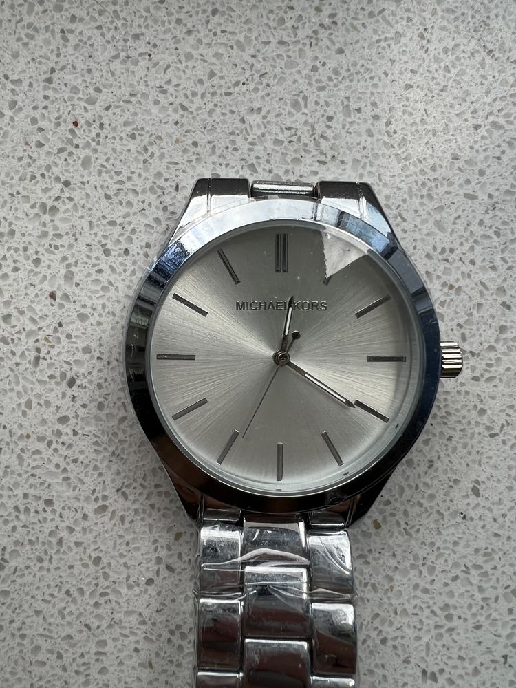 Zegarek MK nowy w kolorze srebrnym
