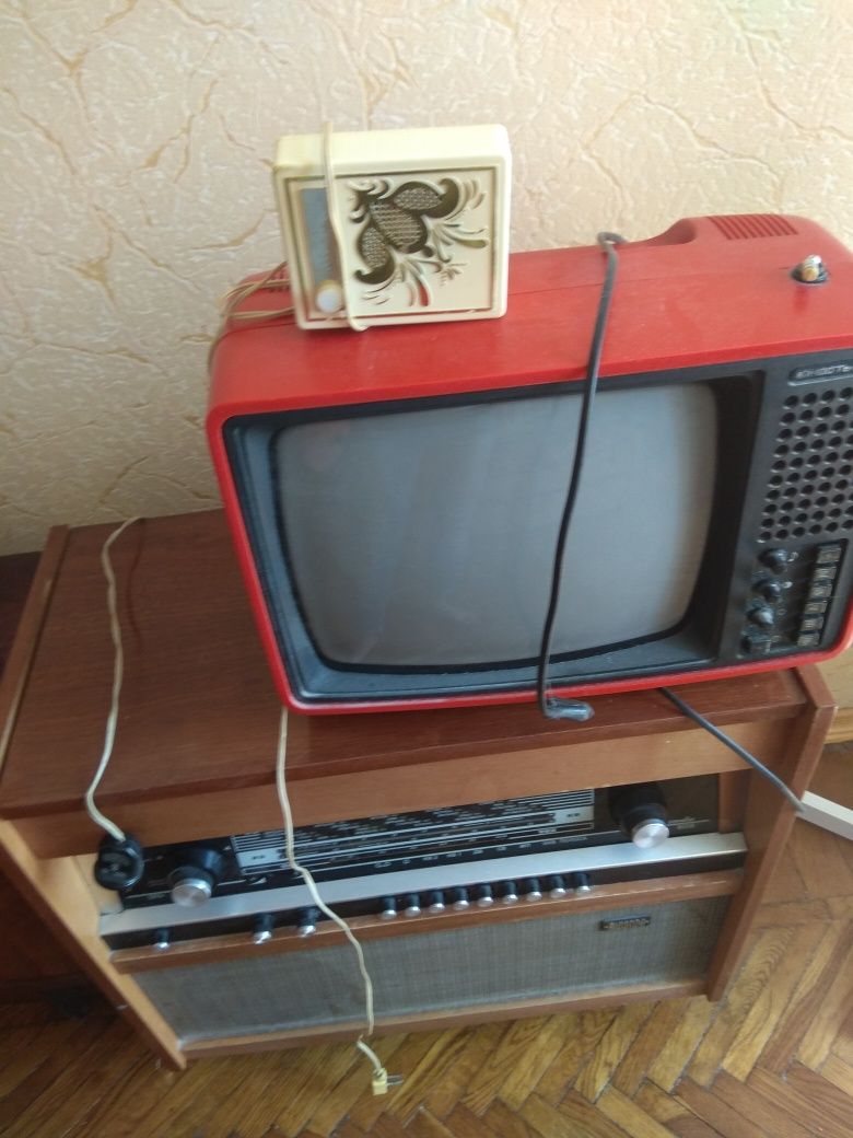 Продам  радио приемник раритет,  обмен на весы напольные