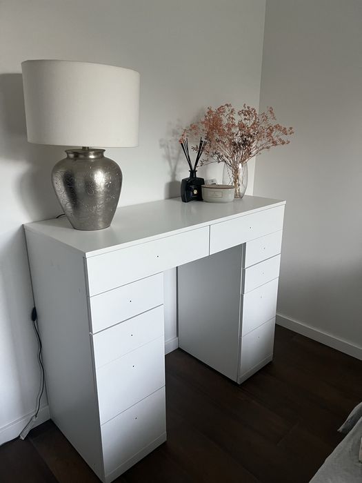 Toaletka z szufladami