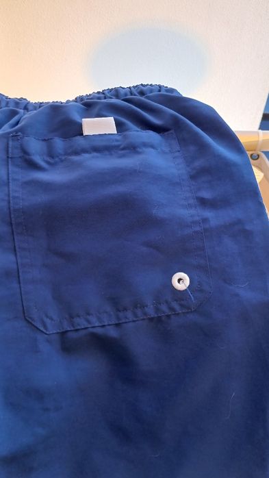 calções azuis escuros