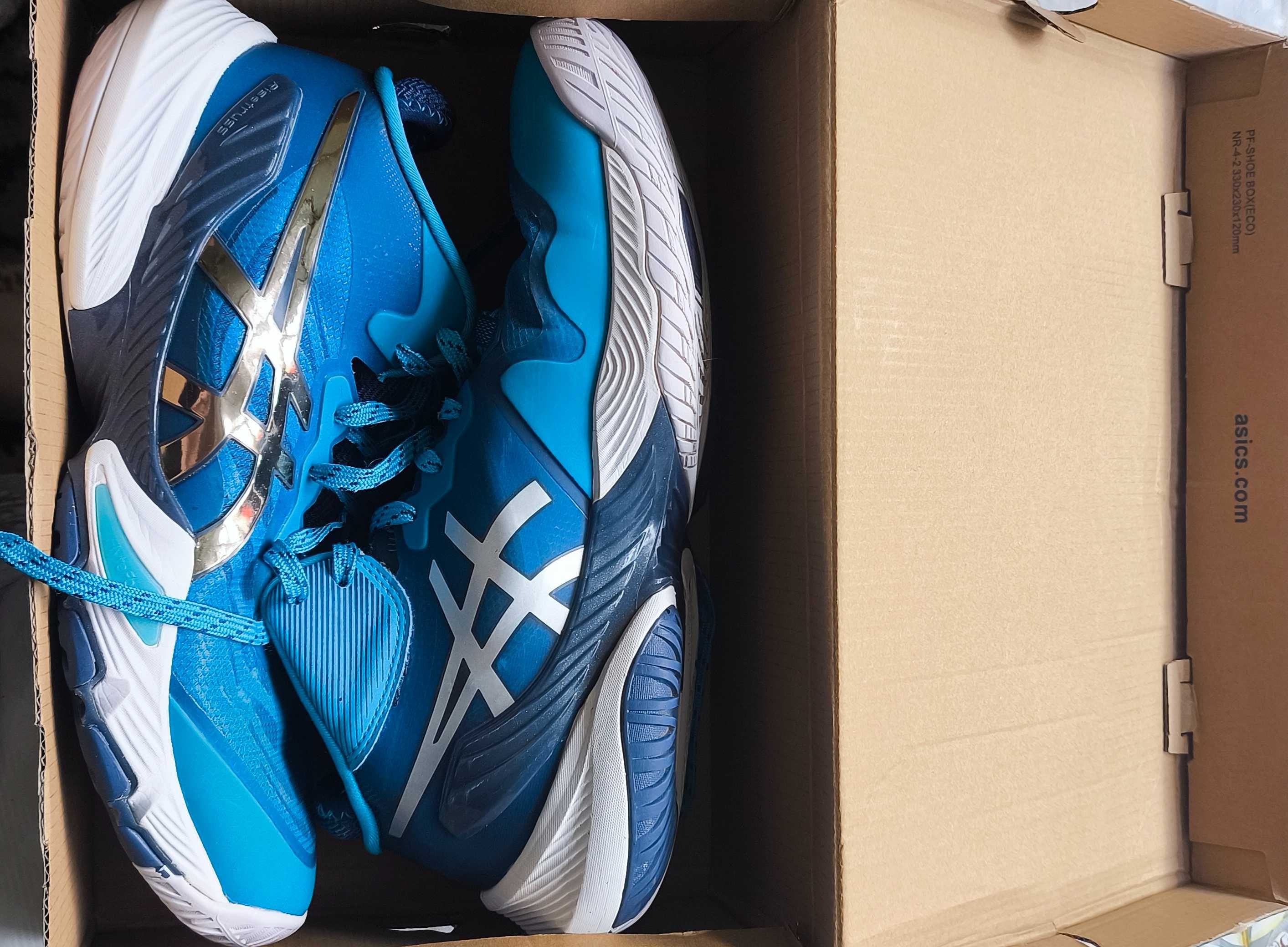 Чоловічі волейбольні кросівки asics metarise(вдягнув лише 2 рази)