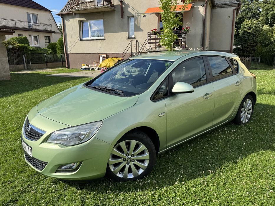 Opel Astra J (IV) 2010r. 1.6 115km