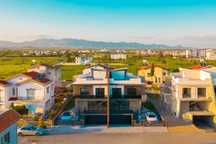 Nowoczesny townhouse z ogrodem i basenem 200 m od morza! Cyprus