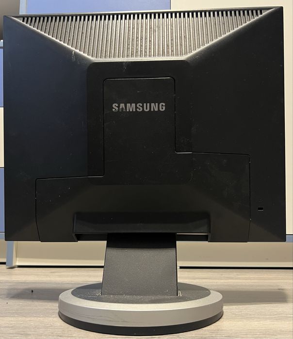 Монитор SAMSUNG 940N
