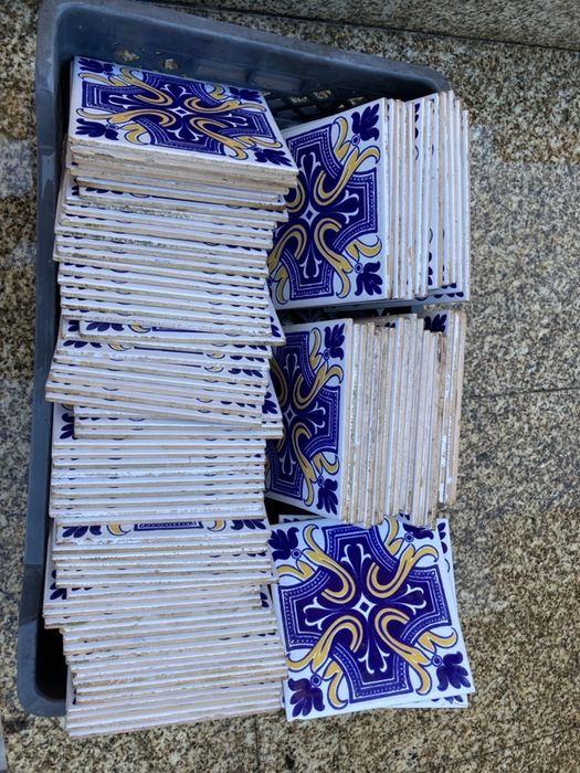 Azulejos, com medida 15cm×15cm