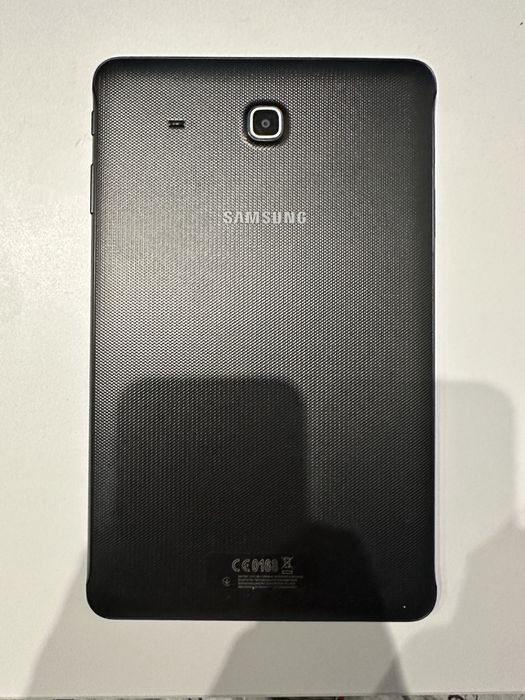Планшет Samsung SM-T561