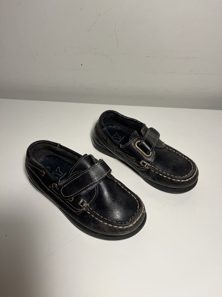 sapatos pretos zippy