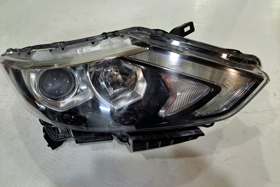 Nissan qashqai (J11) Anos 2013/2014/2015/2016/2017 Farol Direito