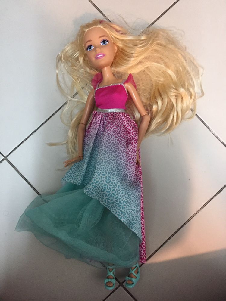 3 bonecas, Barbie grande, Elsa do Frozen que canta gtande e Ana