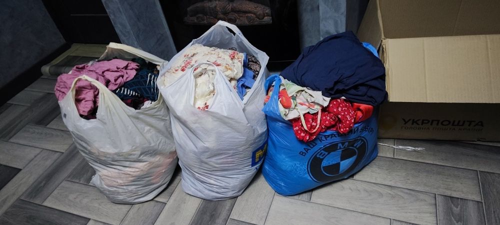 Віддам пакети жіночого одягу різного розміру за 100 грн