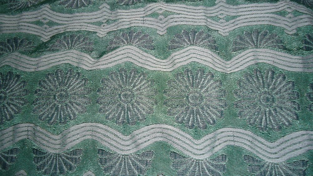 Colcha verde acetinada
