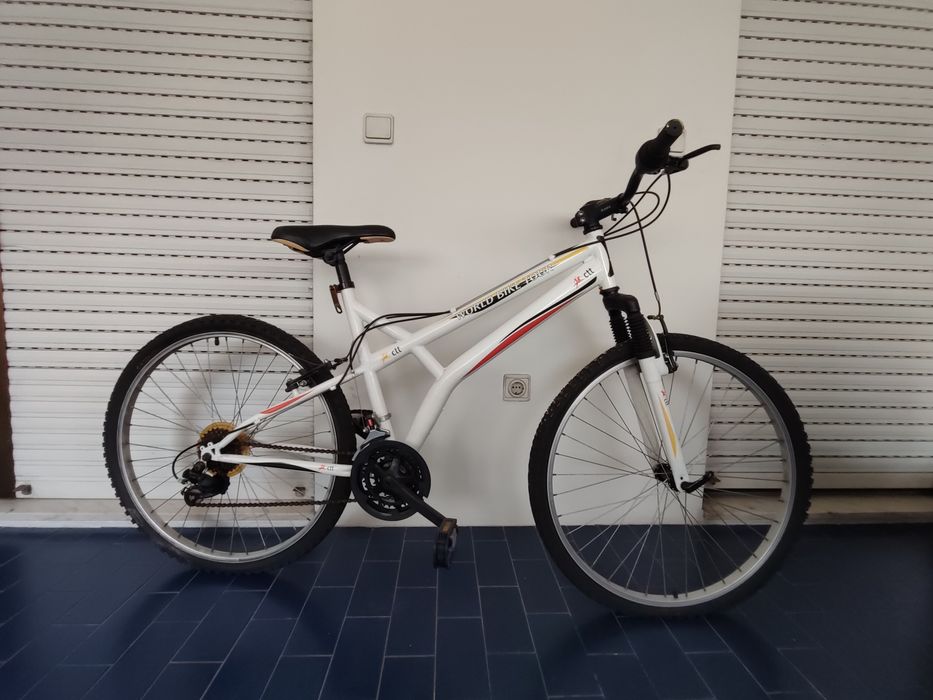 Bicicleta de montanha com velocidades