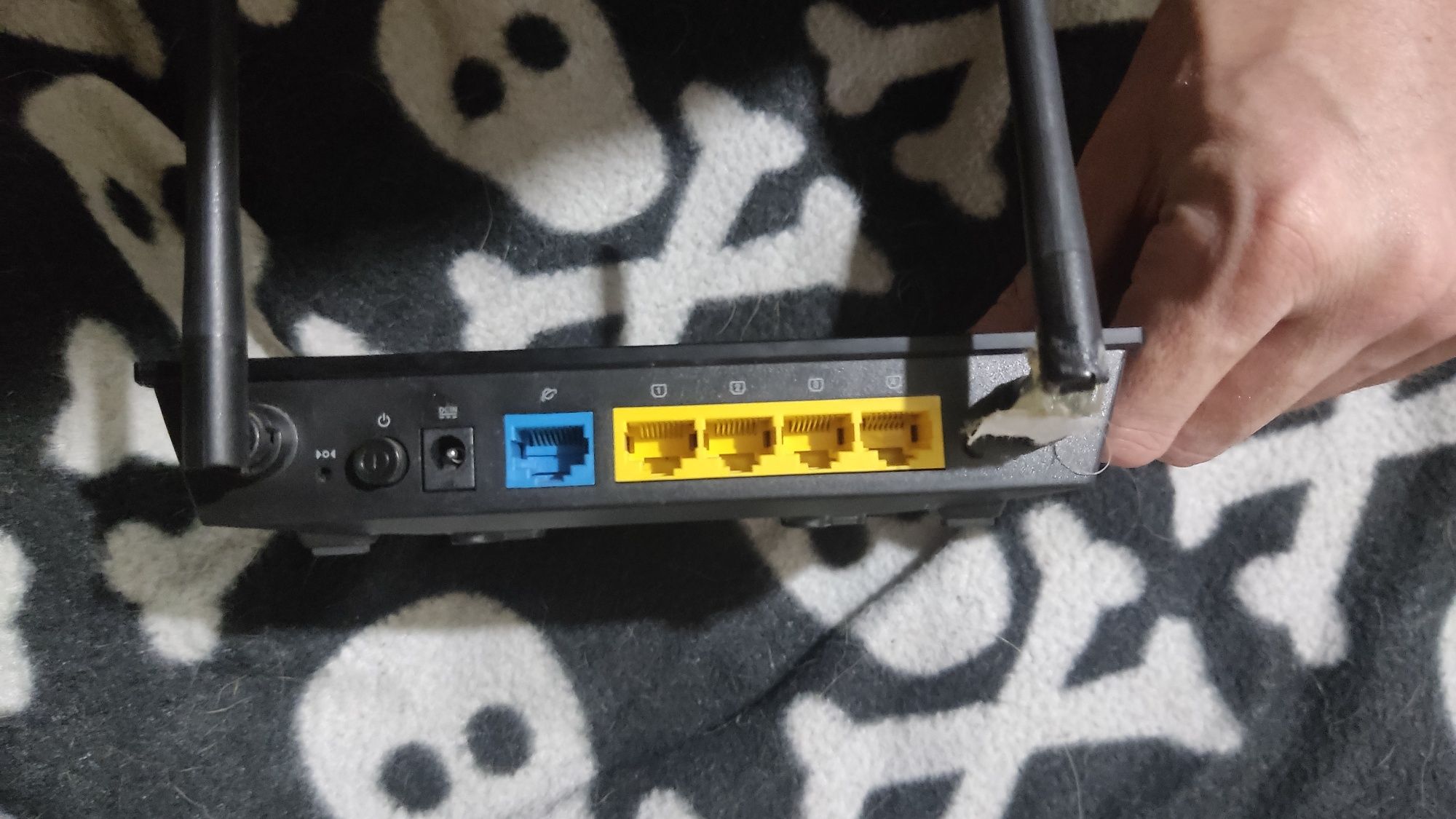 Роутери wi-fi, маршрутизатори, цілі,робочі на всі 100% +блок живлення!