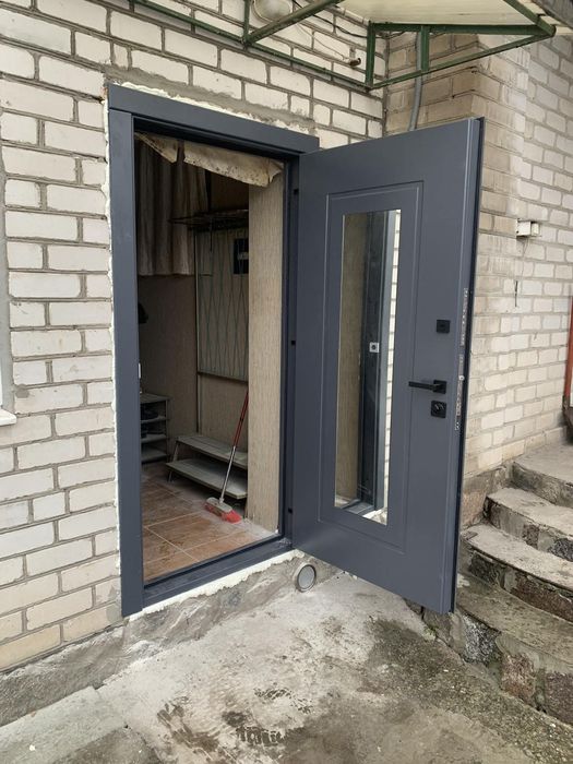 Вхідні двері на різний смак та бюджет."є Відновлення "