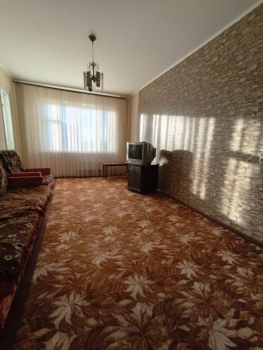 Гарна квартира ,р-н Червоний міст