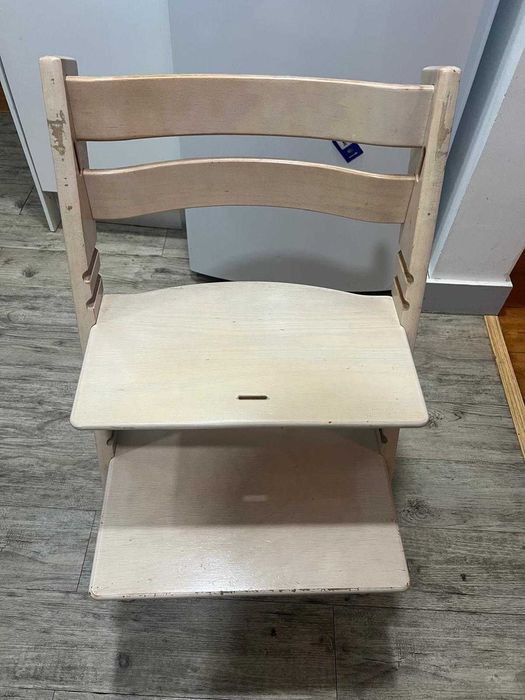 Cadeira Stokke branca – modelo Tripp Trapp usada, sinais de uso