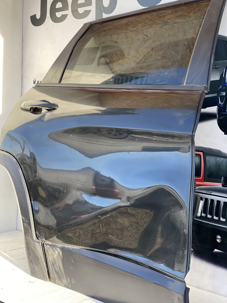 Двері задні праві Jeep Cherokee 2014-2016р