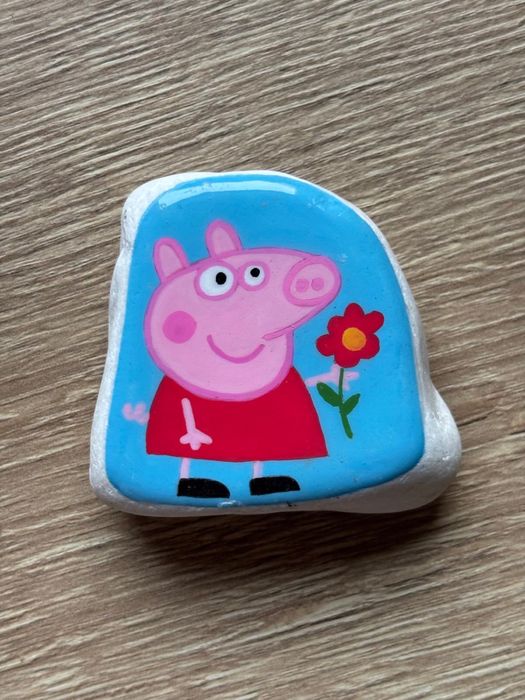 Świnka Pepa, magnes na lodówkę, malowany kamień