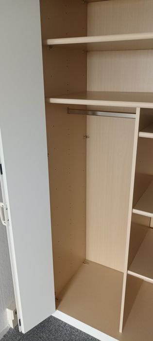 Biała\ogromna szafa